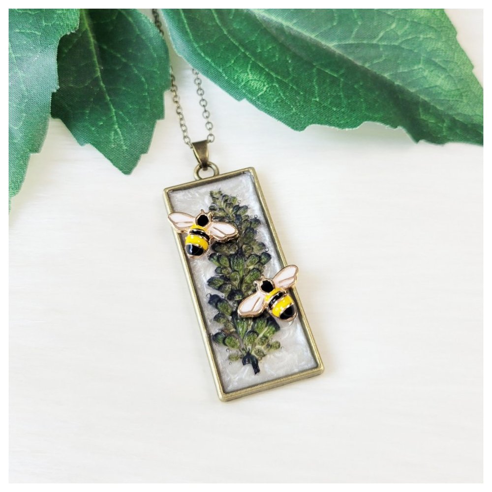 Floral Bee Pendant Necklace Pressed Dried Flowers 3D Bumble Bees Rectangle Bezel